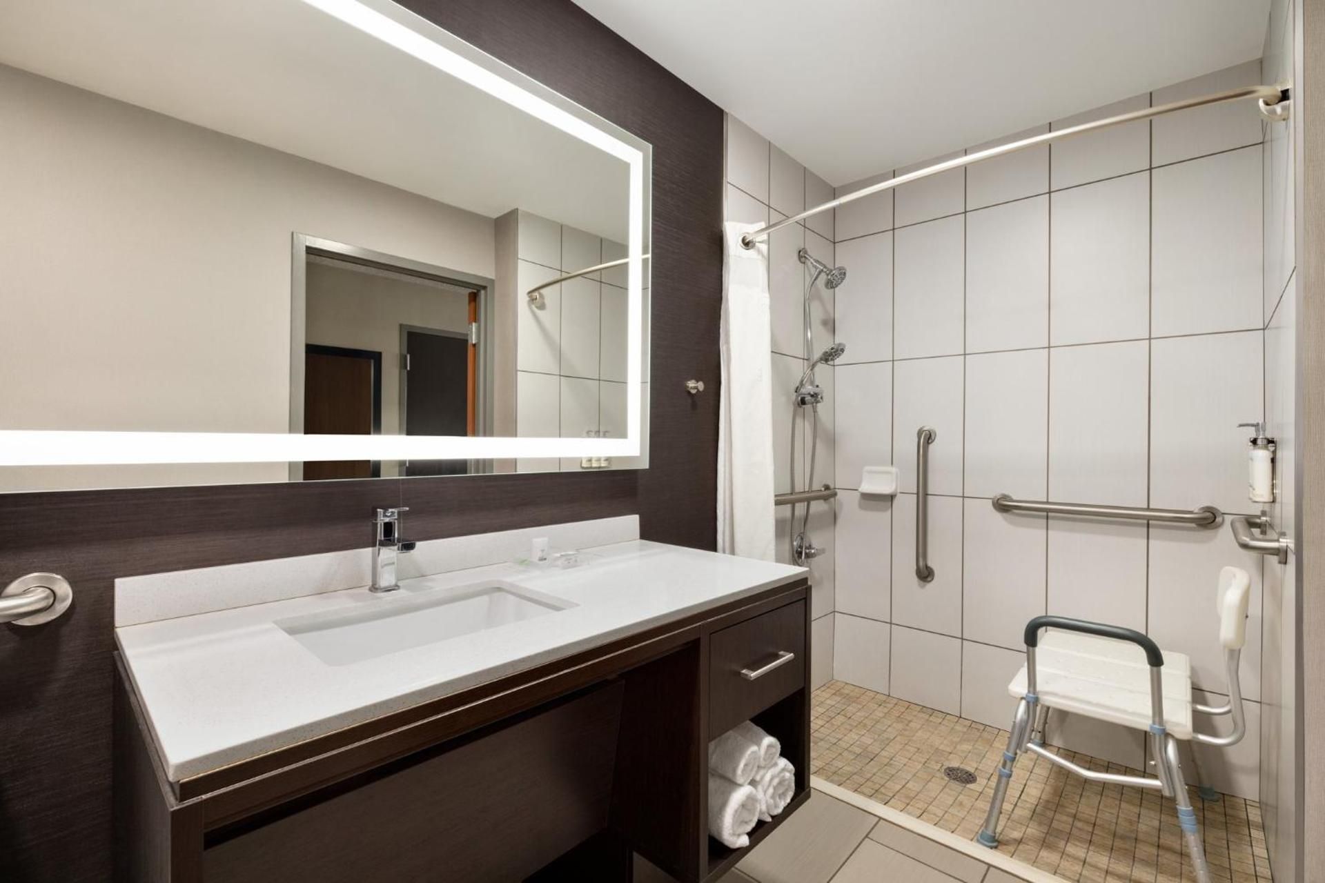 King Room - Mobility Access/Hearing Accessible