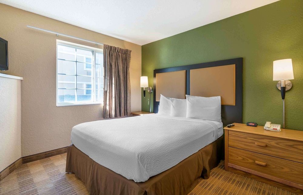 Suite, 1 Queen Bed with Sofa bed, Non Smoking