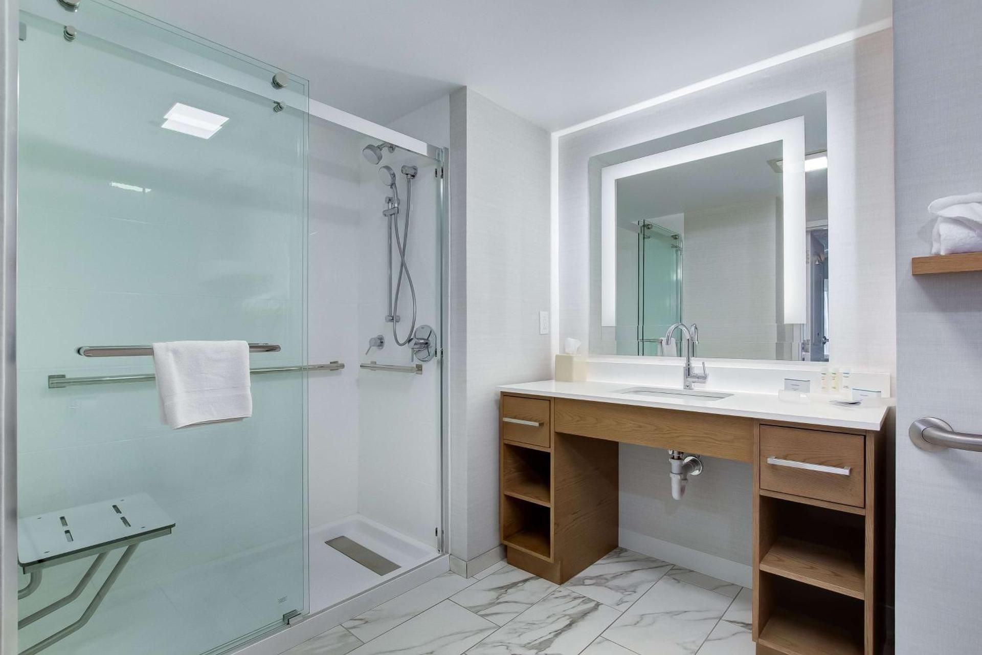 1 KING 2 QN BEDS 2 BDRM 2 BATH SUITE NONSMOK
