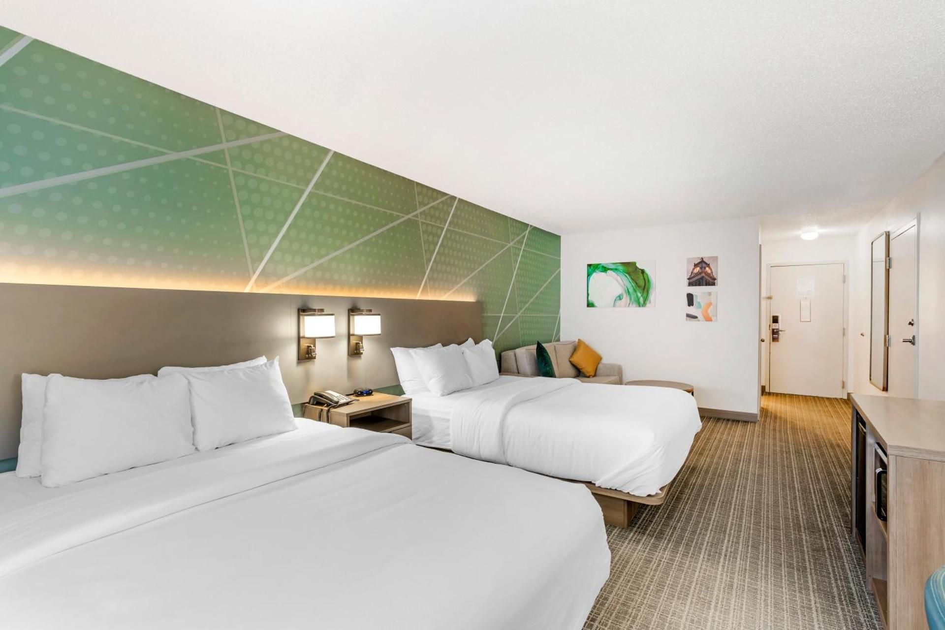 2 Queen Beds, Suite, Nonsmoking