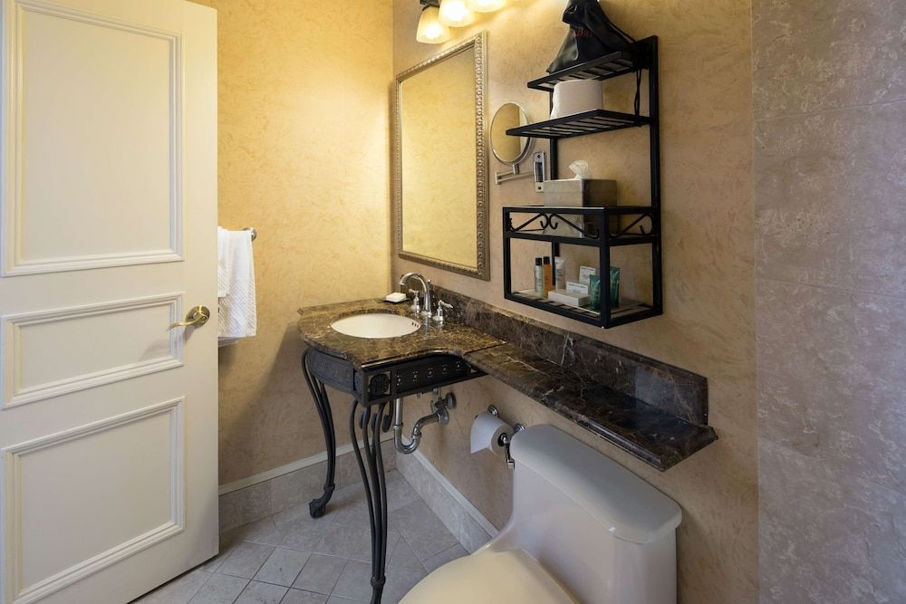 Room, 1 Queen Bed, Accessible, Bathtub (Hearing Impaired)