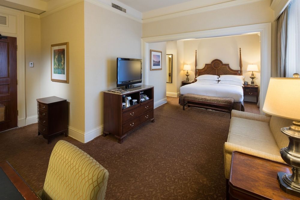 Junior Suite, 1 King Bed, Non Smoking