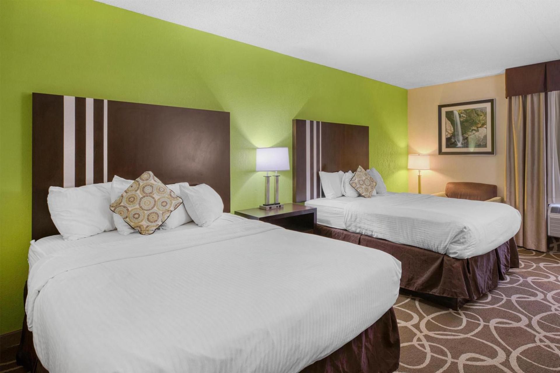 2 Queen Beds, Smoking Room