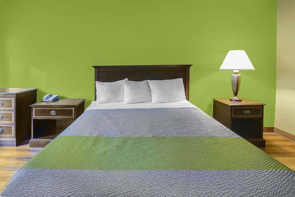 Motel 6 Morehead, KY Standard Room, 1 Queen Bed, Non Smoking 2