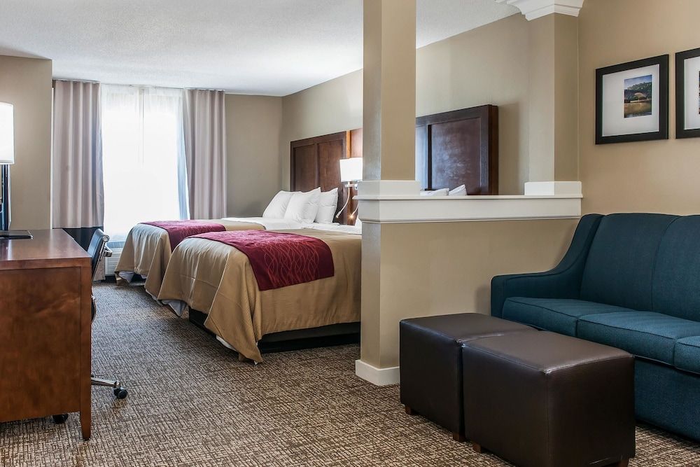 Suite, Multiple Beds, Non Smoking (2 Queen, 2 Person Sofa Bed)