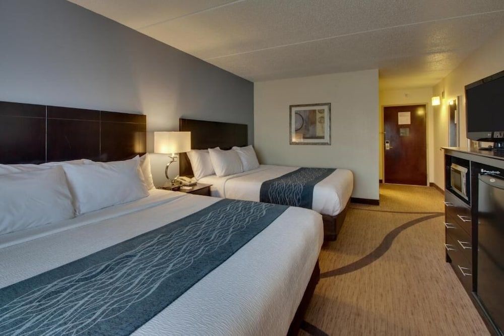 Greenfield Inn & Suites Owensboro, KY Airport Standard Room, 2 Bedrooms