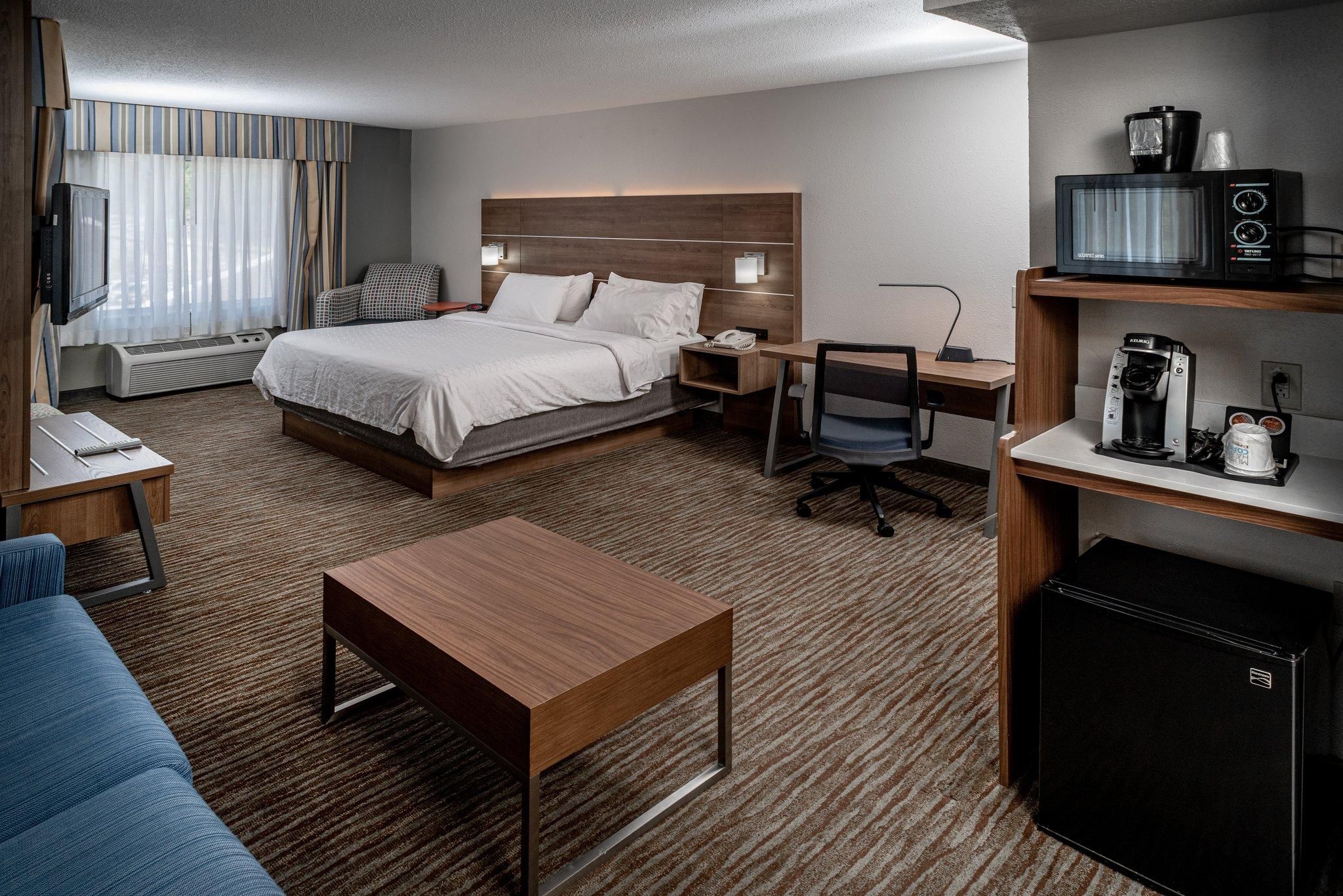 1 King Bed Suite