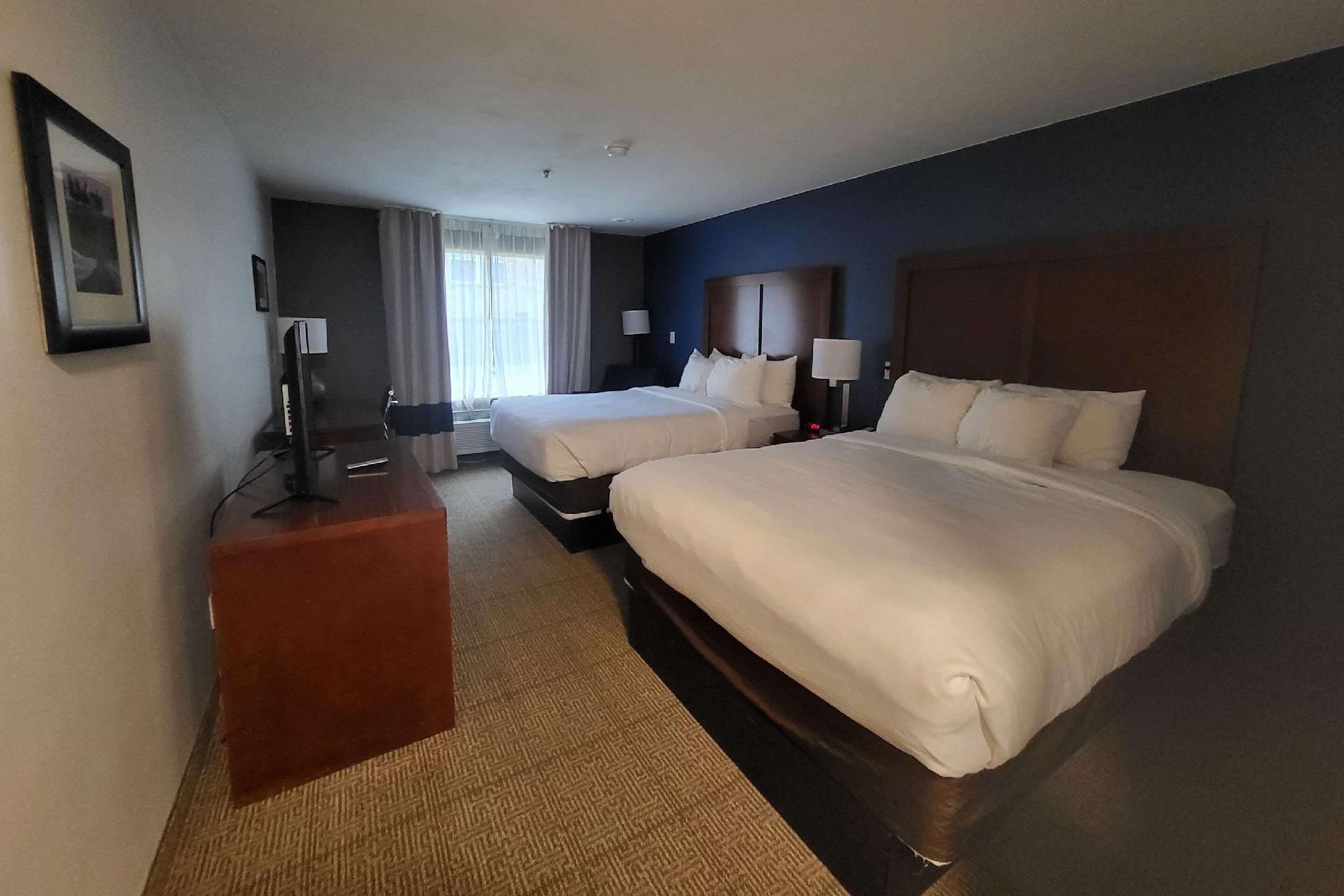 2 Queen Beds Nonsmoking
