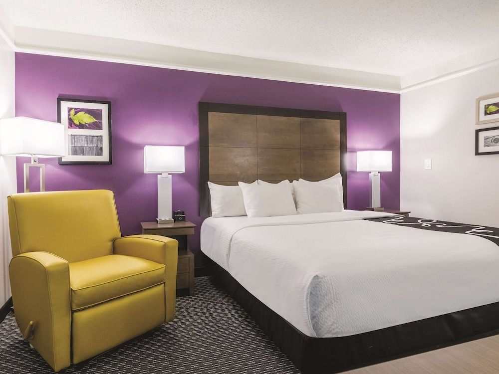 Room, 1 King Bed, Accessible, Non Smoking (Mobility, Bathtub w/ Grab Bars)