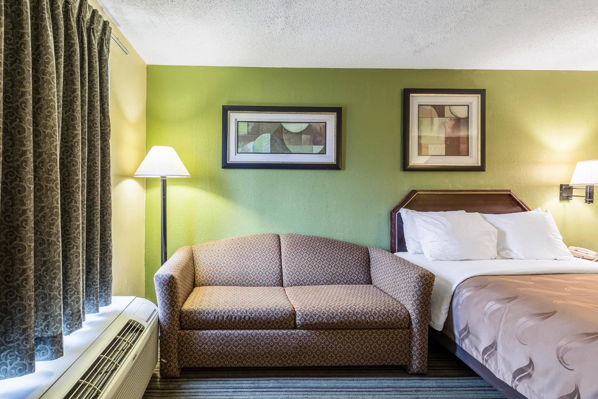 1 King Whirlpool Suite