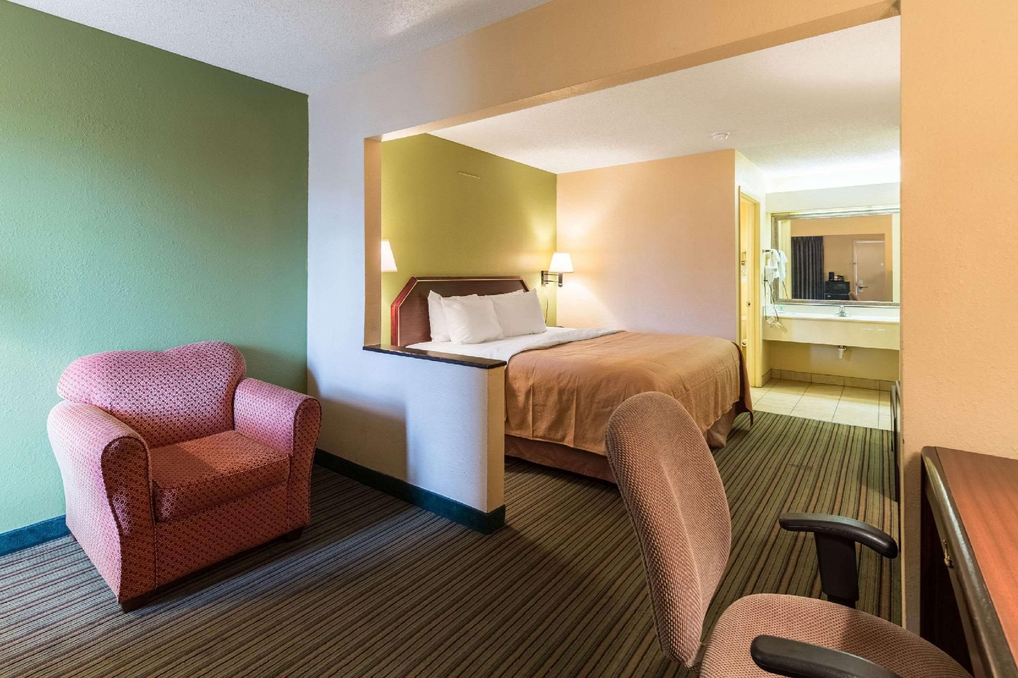 1 King Bed, Nonsmoking, Accessible