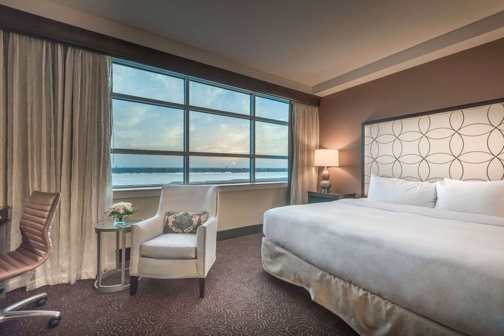 One king bed river view