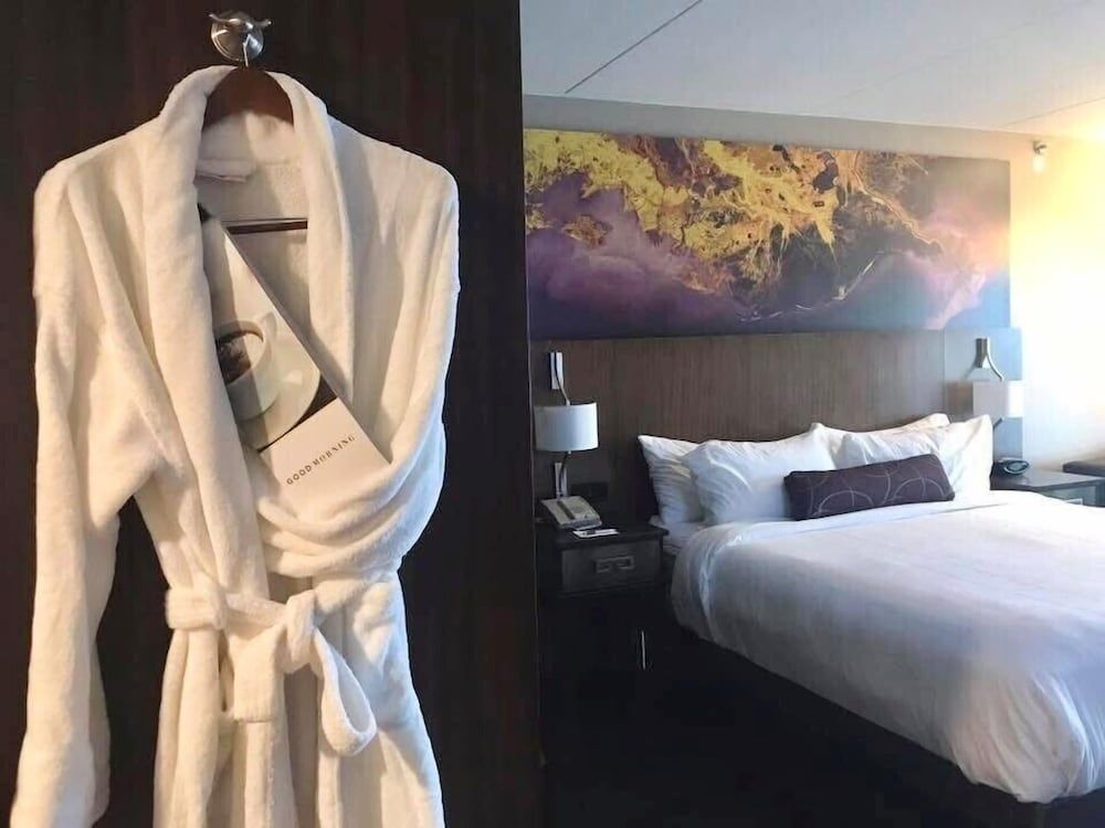Room - 2 Queen, City View