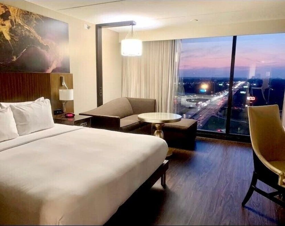 Concierge, King, City View