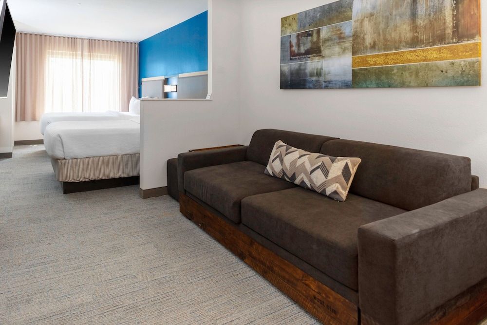 Suite, Multiple Beds (Hearing Accessible)