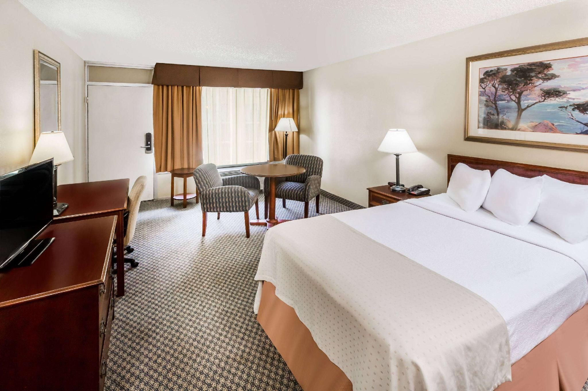 1 Queen Bed, Non-Smoking