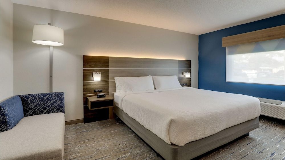 Standard Room, 1 King Bed