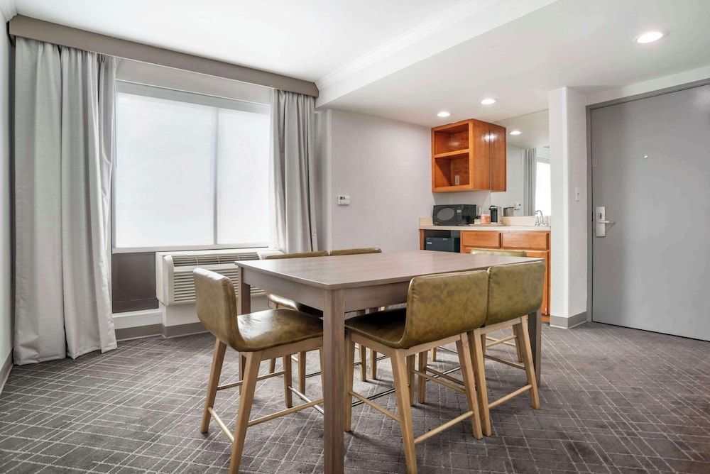 Comfort Inn & Suites New Orleans Airport North Deluxe Suite, 1 King Bed with Sofa bed, Non Smoking 4