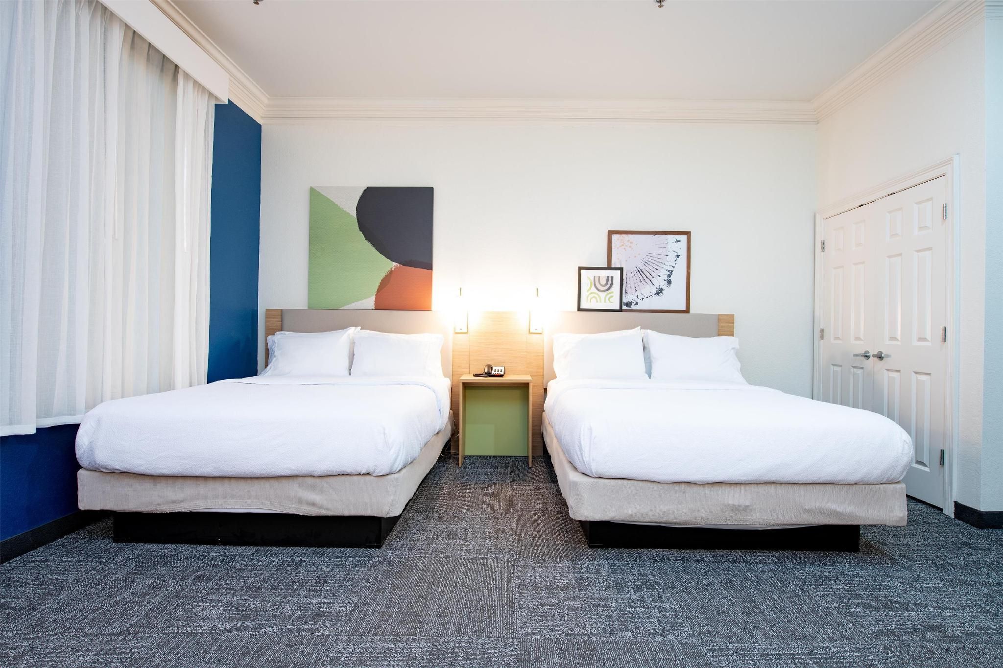 2 Queen Beds 