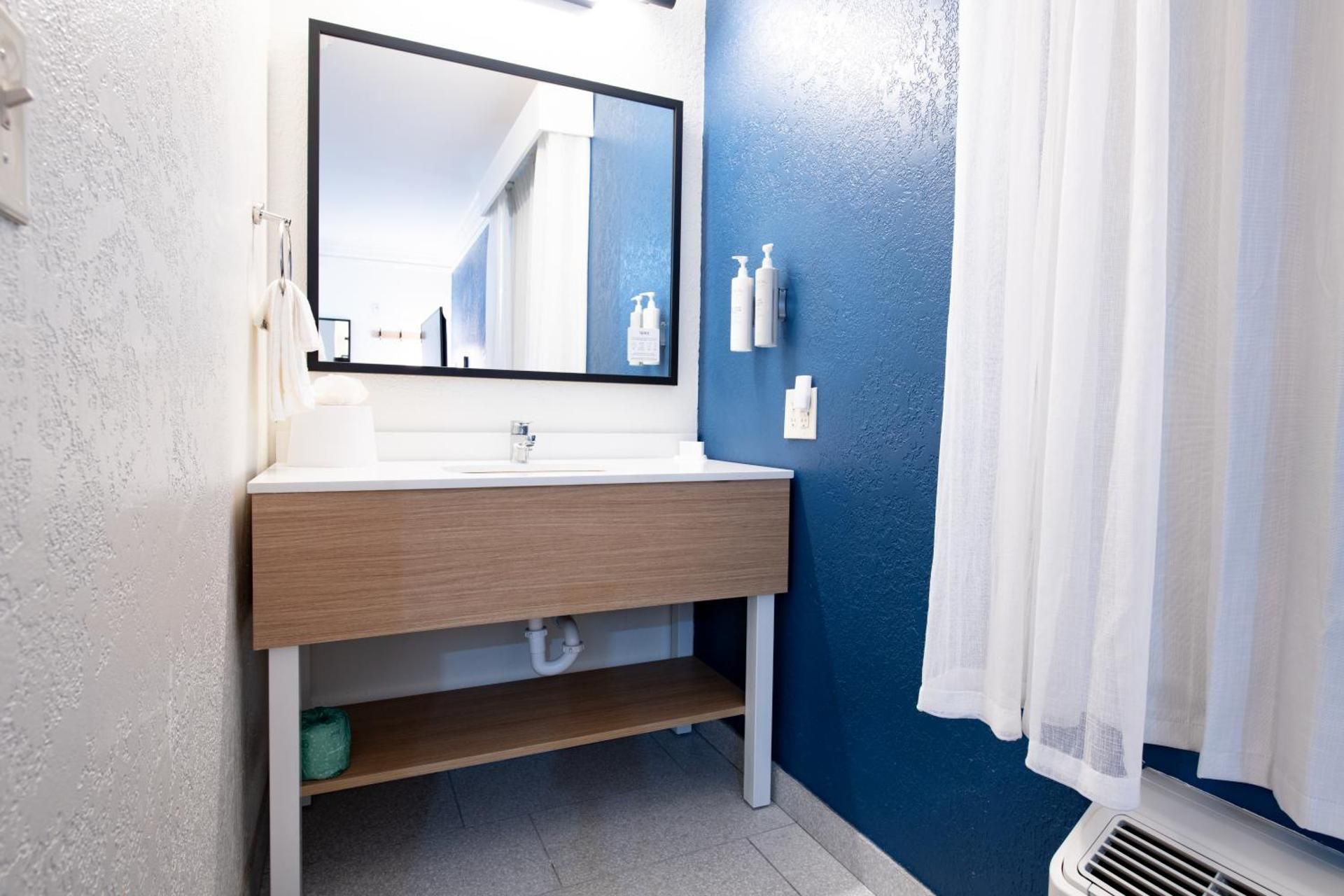 Spark by Hilton Lafayette South 1 Queen Bed