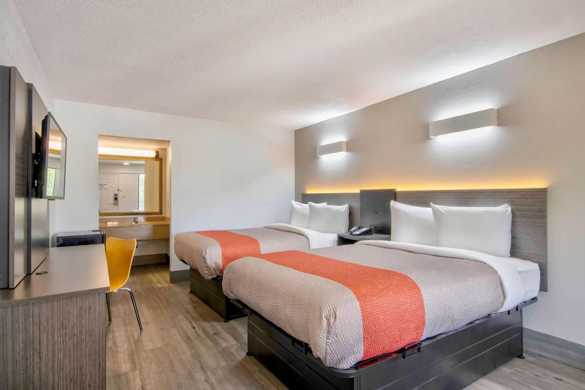 Deluxe Queen Room with Two Queen Beds - Smoking