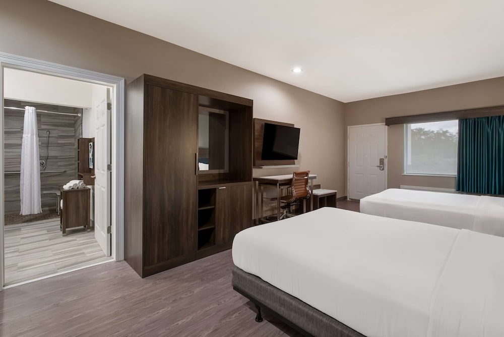 Best Western La Place Inn Suite, 2 Queen Beds, Accessible, Kitchenette 2