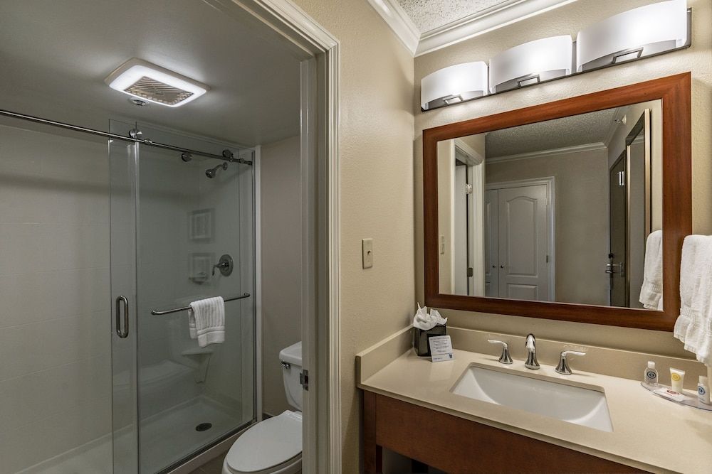 undefined Comfort Inn & Suites At Copeland Tower 10