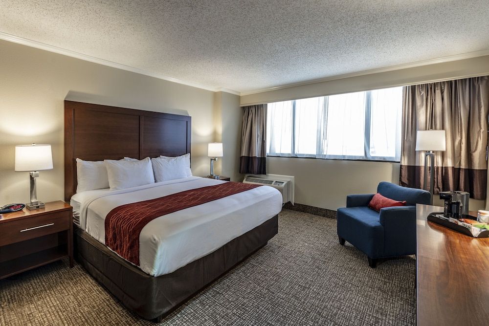 undefined Comfort Inn & Suites At Copeland Tower 9