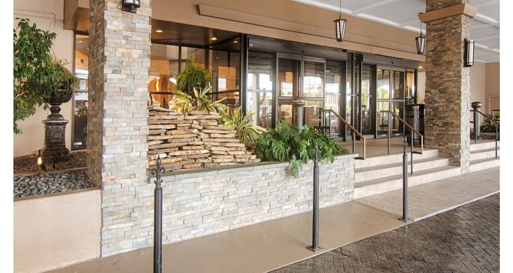 undefined Comfort Inn & Suites At Copeland Tower