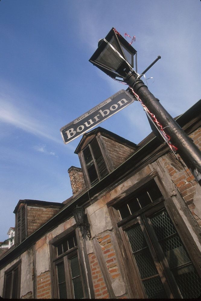 undefined Comfort Inn & Suites At Copeland Tower 4