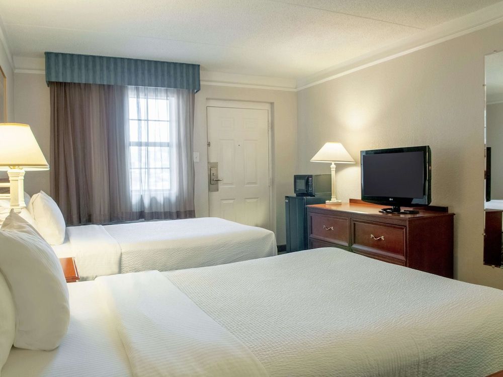 La Quinta Inn by Wyndham New Orleans Veterans / Metairie Room, 2 Double Beds, Non Smoking 2
