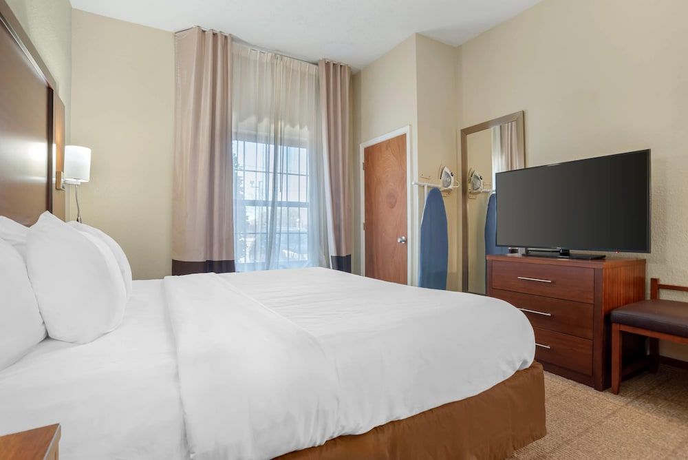 Suite, 1 King Bed with Sofa bed, Accessible, Non Smoking