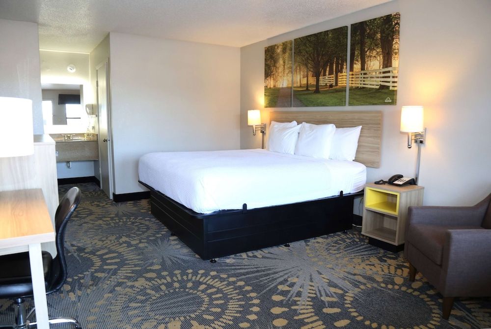 Standard Room, 1 Queen Bed, Accessible, Non Smoking