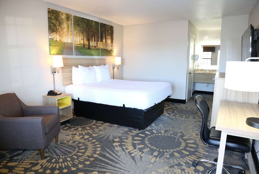 Standard Room, 1 Queen Bed, Non Smoking