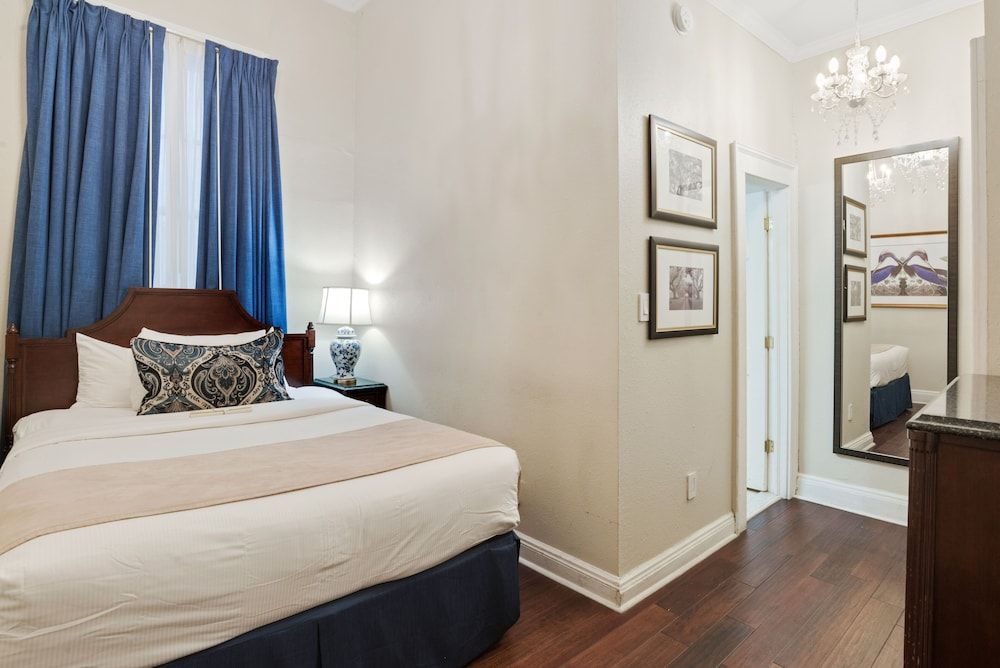 Standard Room - One Queen Bed