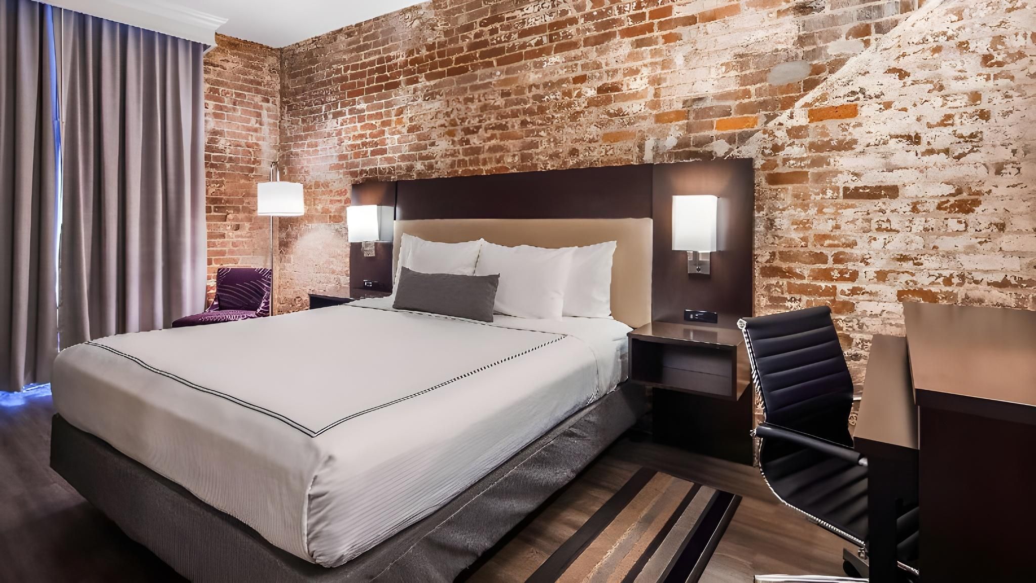 1 Queen Bed, Non-Smoking, Safe, Wi-Fi, Full Breakfast