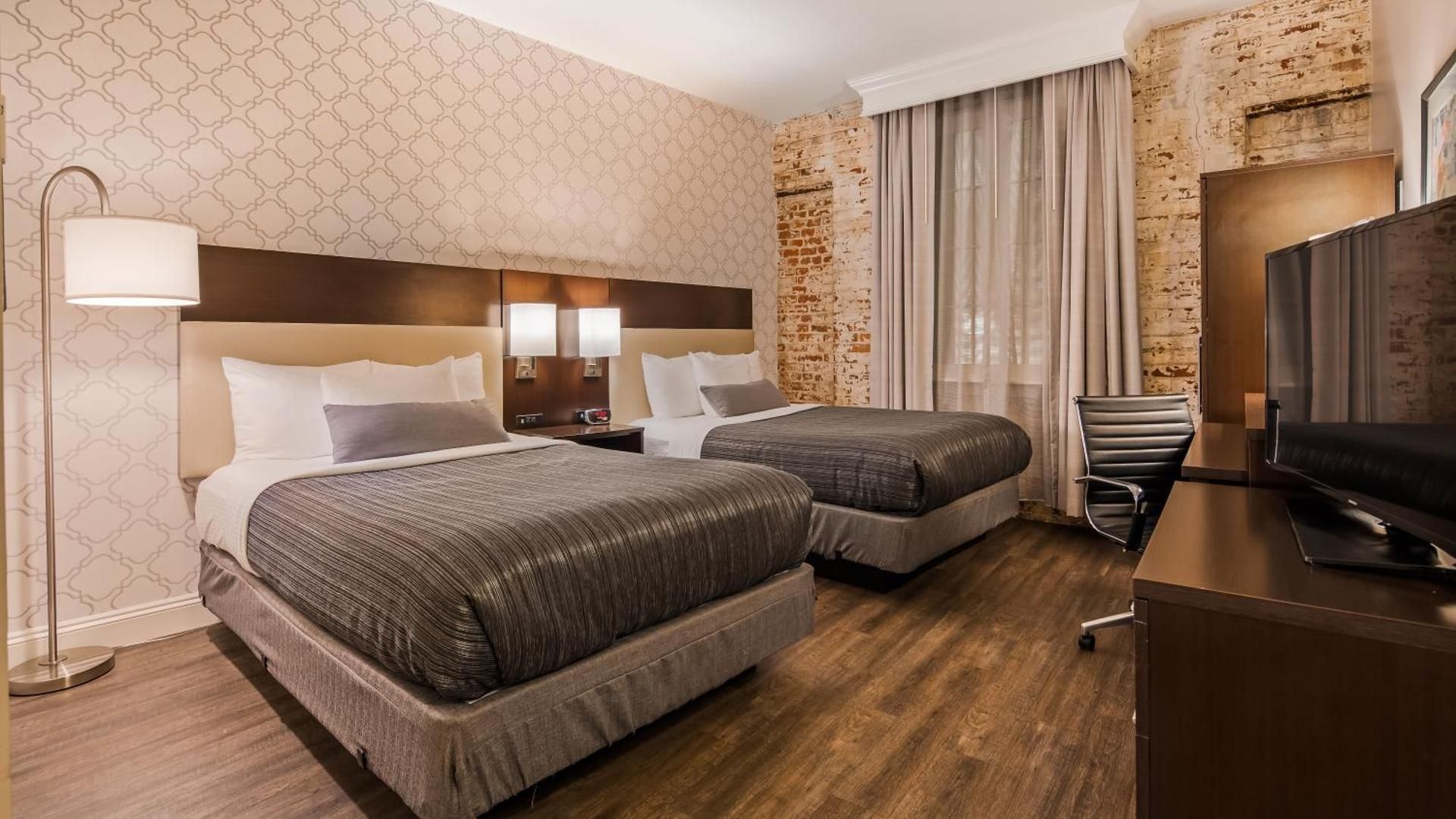 Double Room with Two Double Beds and Roll-In Shower - Mobility Accessible/Non-Smoking
