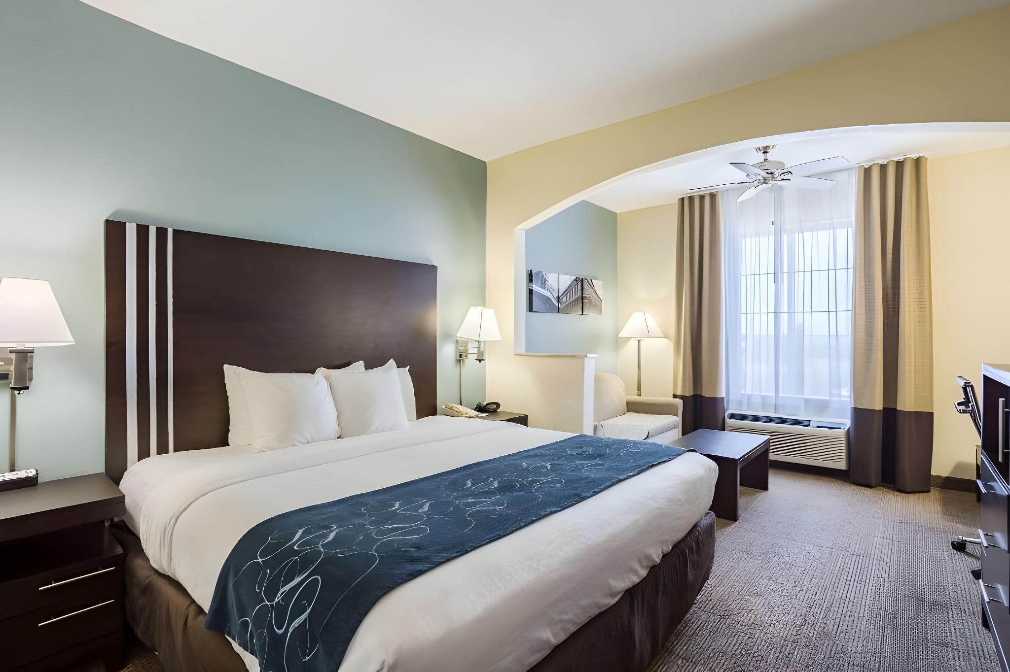 2 Queen Beds, Suite, Nonsmoking
