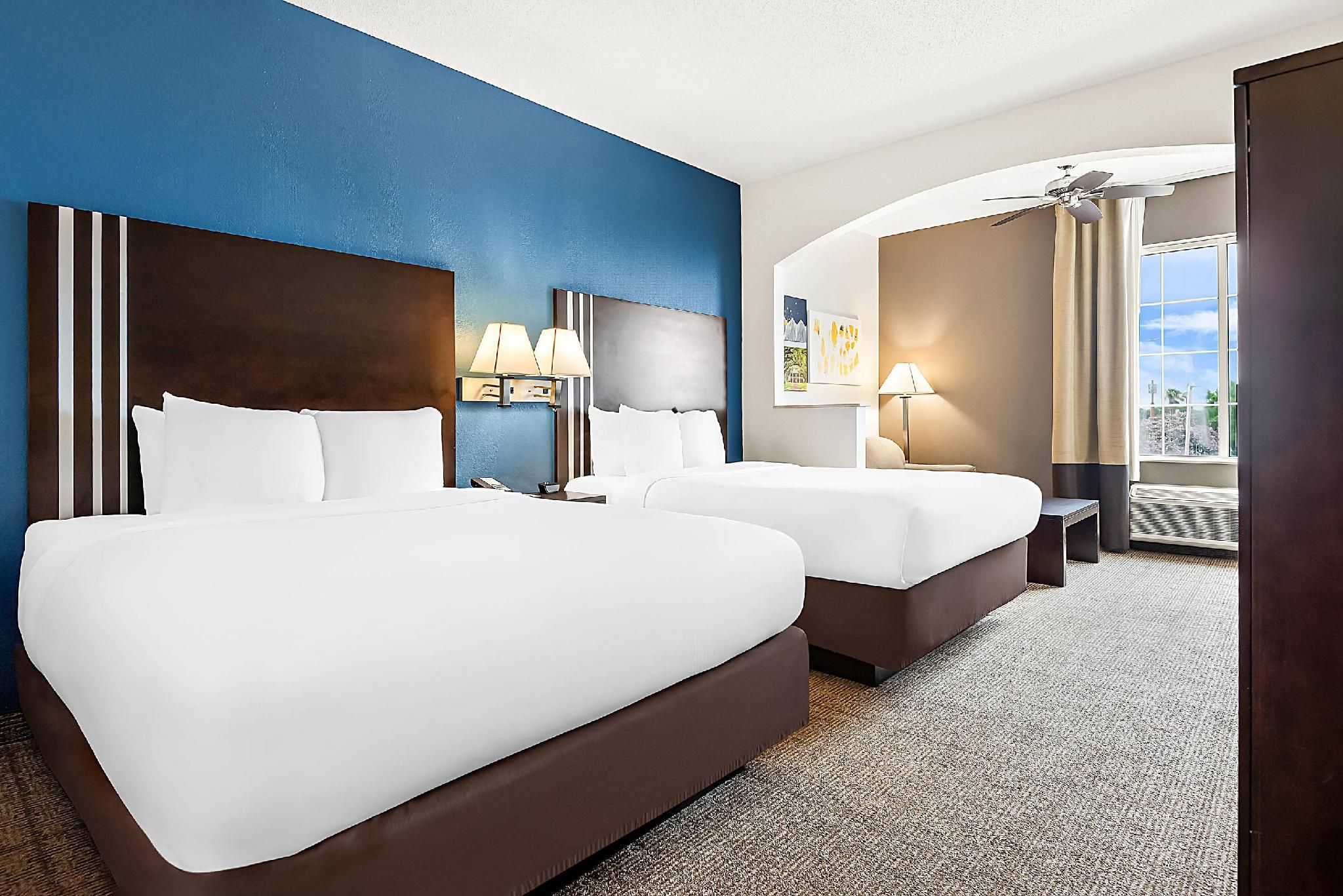 2 Queen Beds, Suite, Nonsmoking