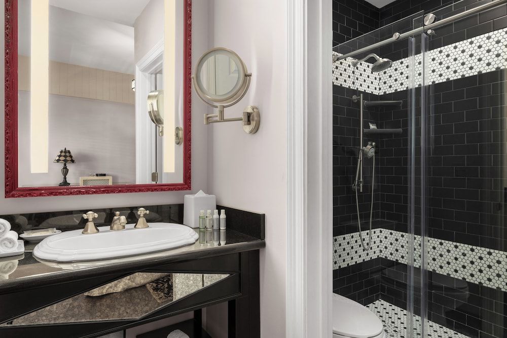 Premium Carriage House King