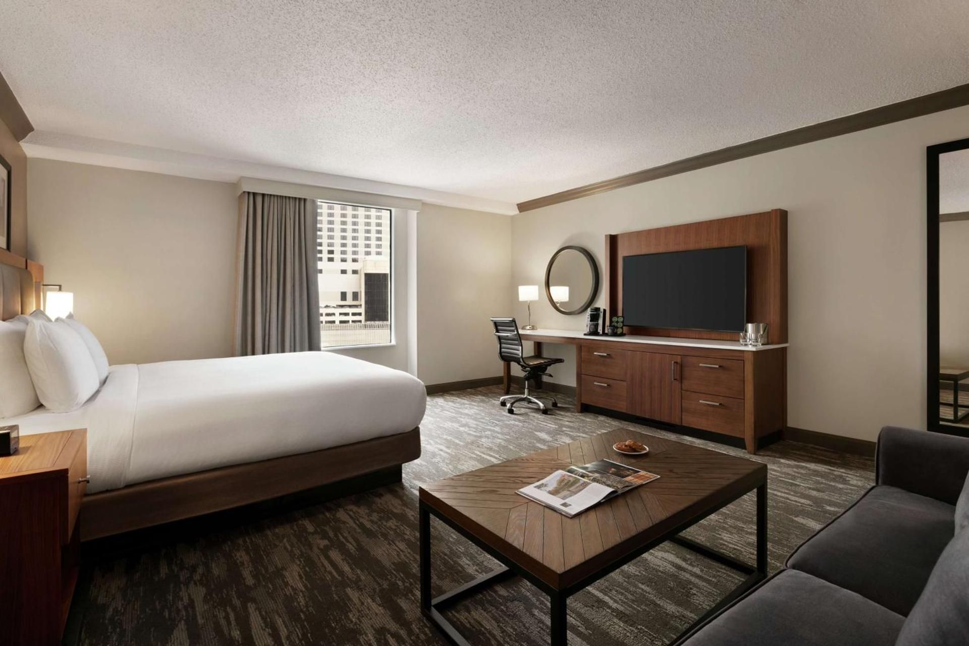 1 King Oversized Jr Suite With Pool View
