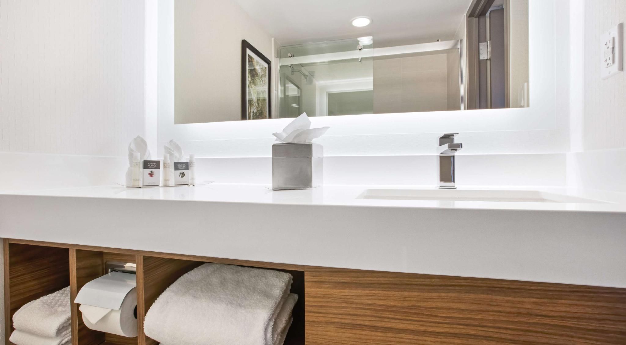 1 KING OVERSIZED JUNIOR SUITE