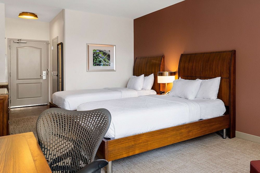 Room, 2 Queen Beds, Accessible, Bathtub