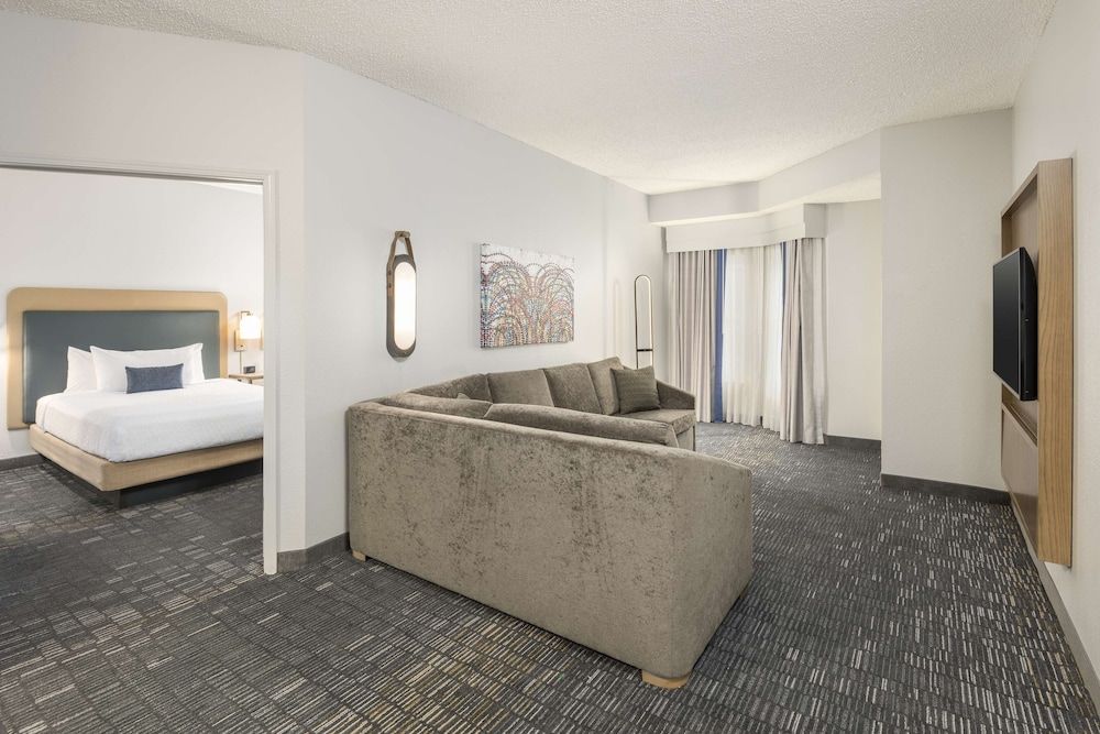 Suite, Accessible, Bathtub (Mobility & Hearing)