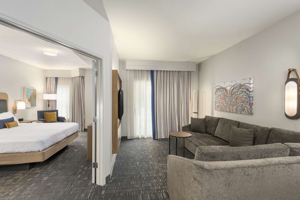 Suite, 1 King Bed, Accessible, Bathtub (Mobility & Hearing)