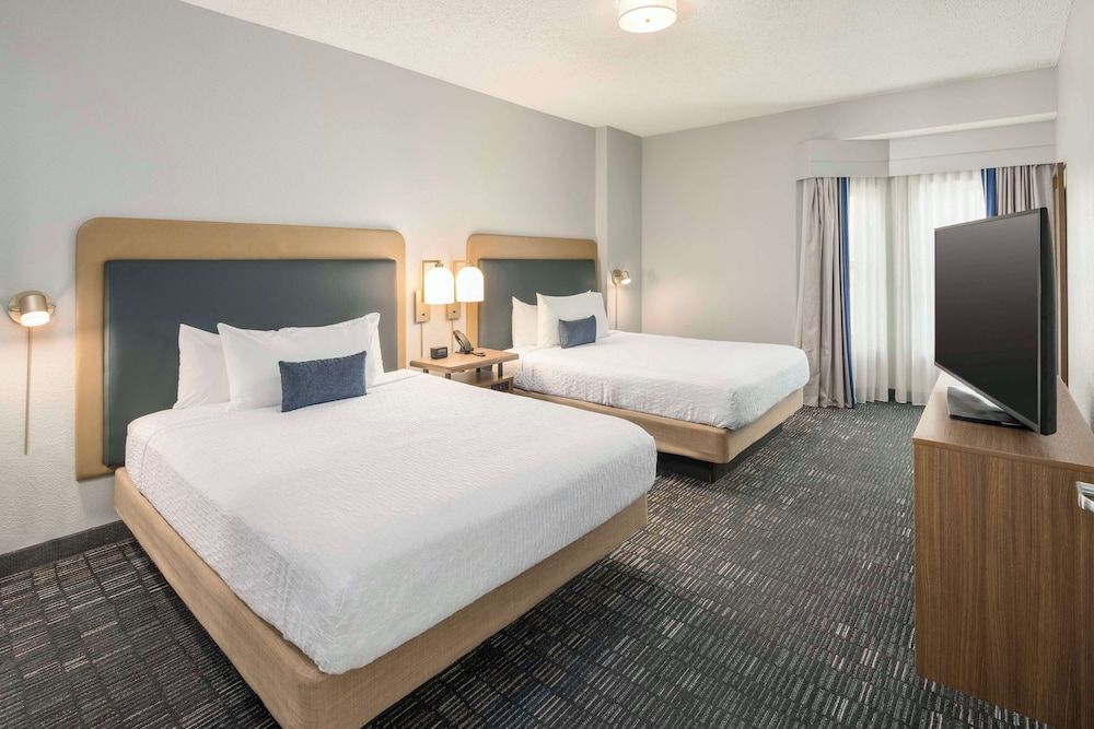 Suite, Accessible, Non Smoking (Roll-in Shower)