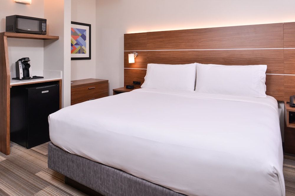 Standard Room, 1 King Bed (Extra Floor Space)