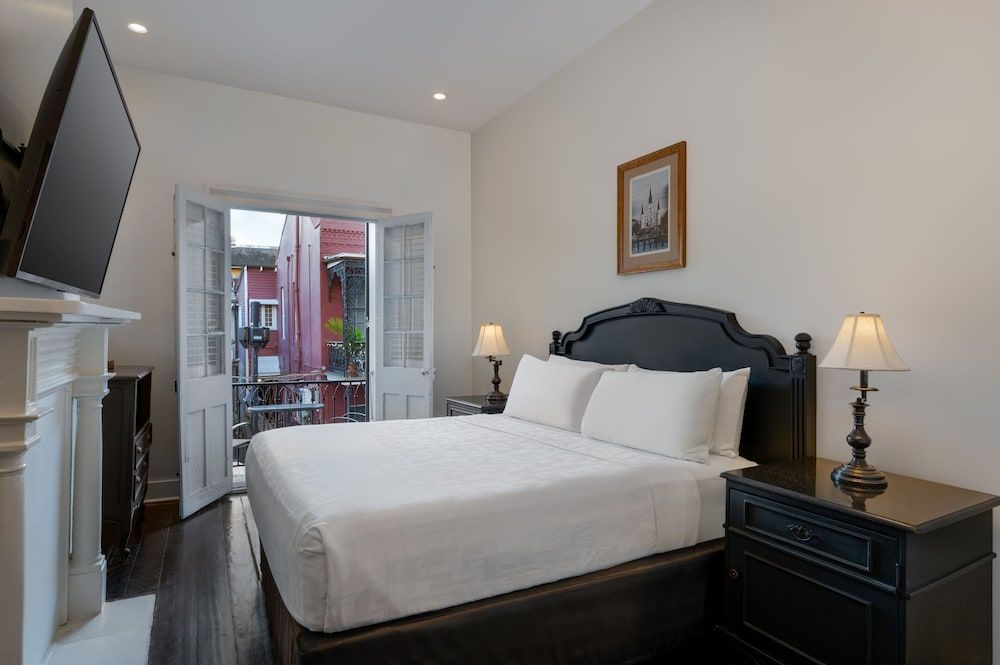 Deluxe Room, 1 Queen Bed, Non Smoking, Balcony