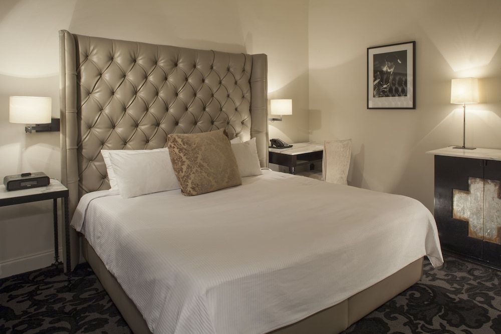 Superior Room, 1 King Bed, City View, Corner (Panoramic Corner King Room (PCK))