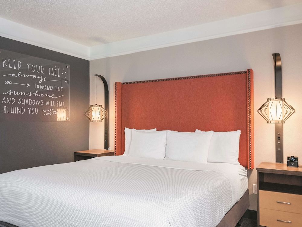 Room, 1 King Bed, Non Smoking (Various Views)